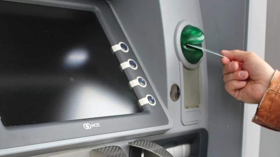 Налагат такса и за теглене на пенсия