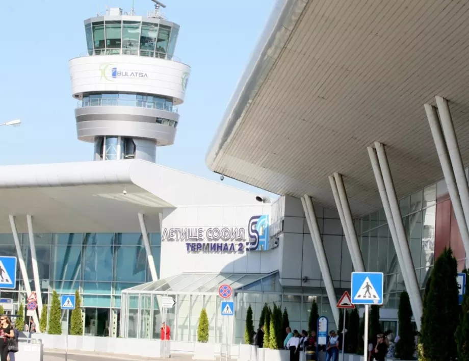 Сигнал за бомба на Летище София евакуира и двата терминала