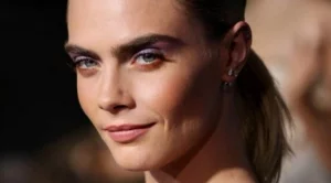 Кара Делевин: Чувствам се колкото мъж, толкова и жена