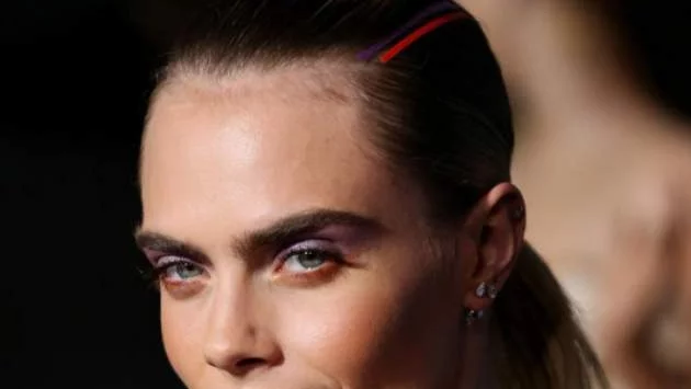 Кара Делевин: Чувствам се колкото мъж, толкова и жена