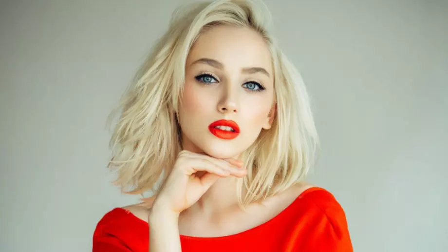 Виц на деня: Блондинка печели лека кола