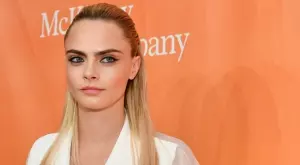 Pirelli календар 2023: Кара Делевин по кожен сутиен, а Бела Хадид в прозрачно боди (СНИМКИ)