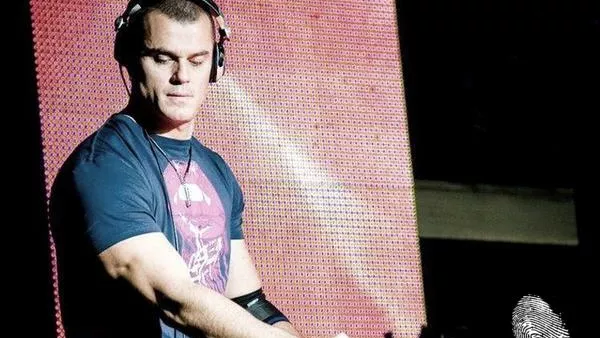 Skyline с диджей Бора