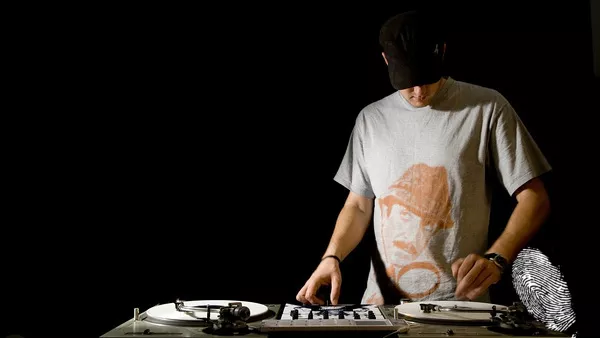 Диджей Чийба от Англия