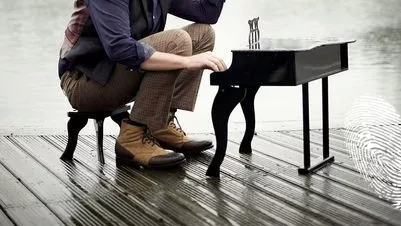 Хю Лори от Англия