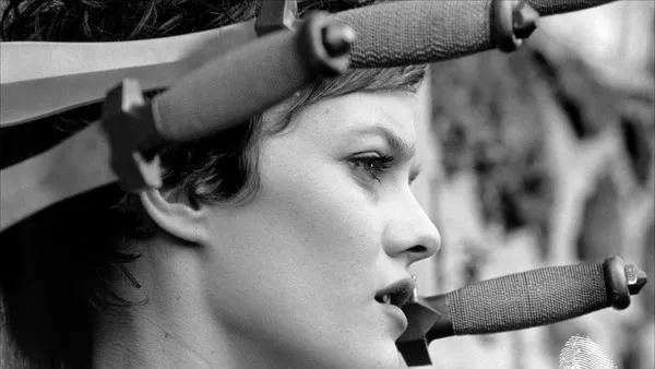 Момичето на моста