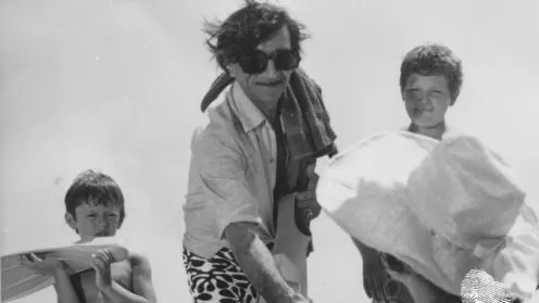 С деца на море