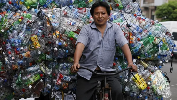 Пластмасова планета