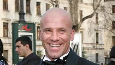 Енчо Кeрязов… И циркът пътува