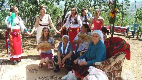 Разбърканите нишки