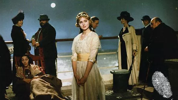 И корабът пътува