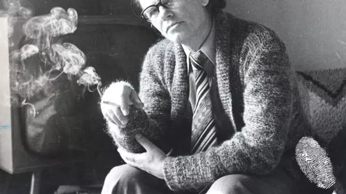 Поетът стреля в сърцето си