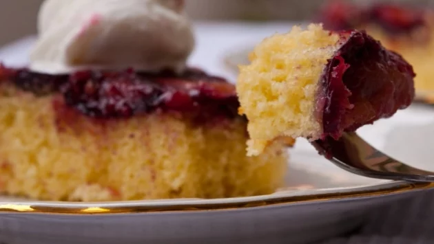 Сладкиш със сини сливи