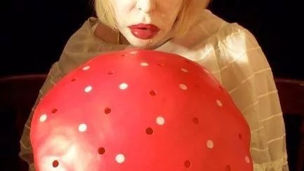 Духът на Лейди Джей в тялото на Дженезис