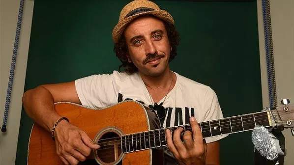 Лукас Маскиано – между звездите и земята