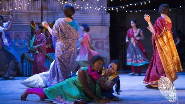 NT Live: Красиви завинаги