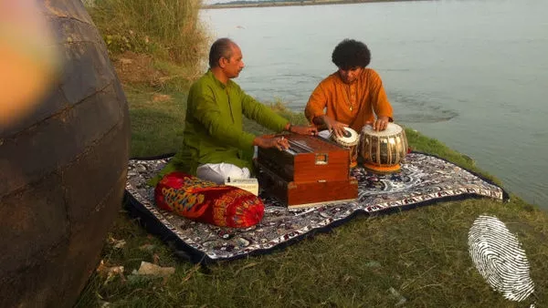 По мелодия на таблата