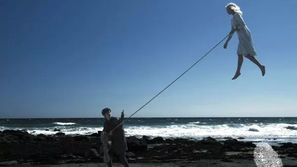 Домът на Мис Перигрин за чудати деца