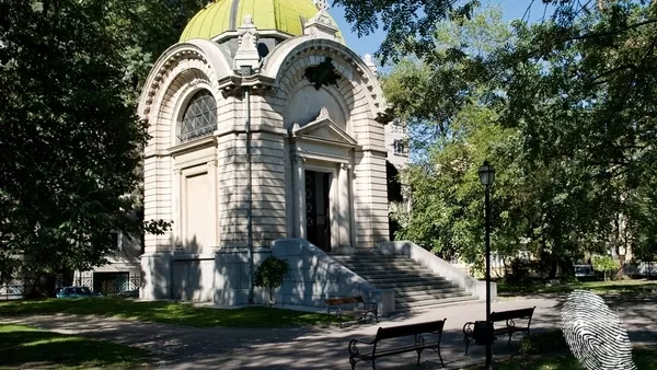 Градинката при гробницата на княз Александър I Батенберг