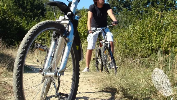 Яхвай байка към близката гора