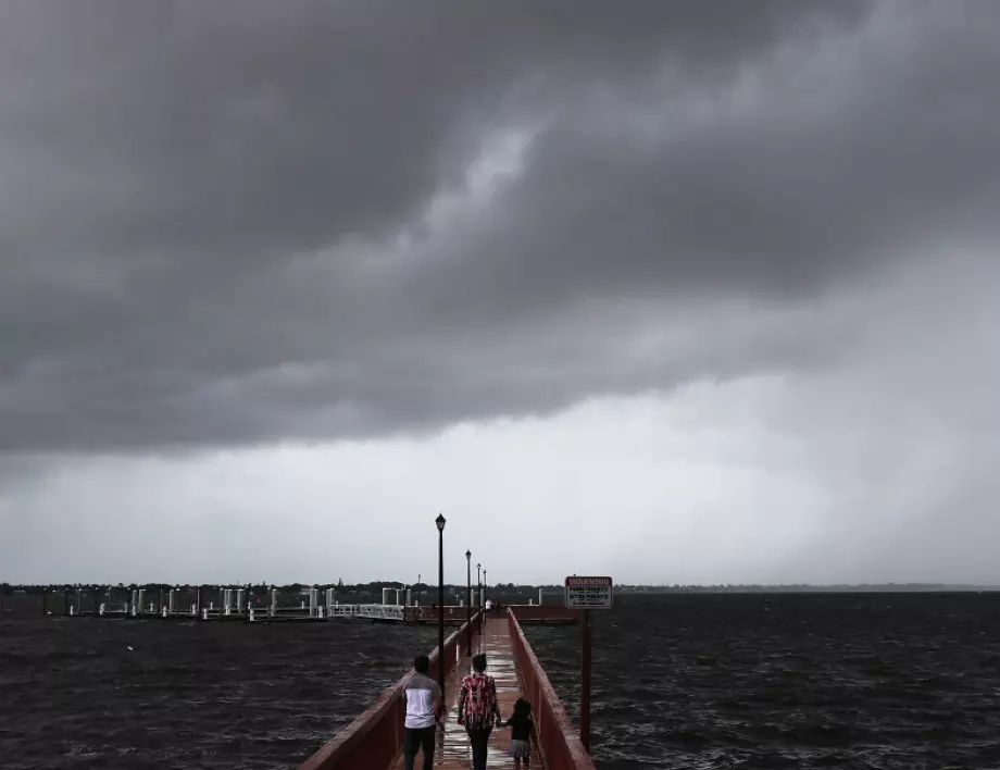 Тропическата буря "Никълъс" се превръща в ураган и приближава Тексас 