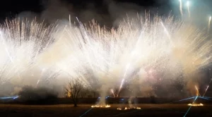 Грандиозно светлинно, музикално и арт шоу зарадва над 5000 край Марица