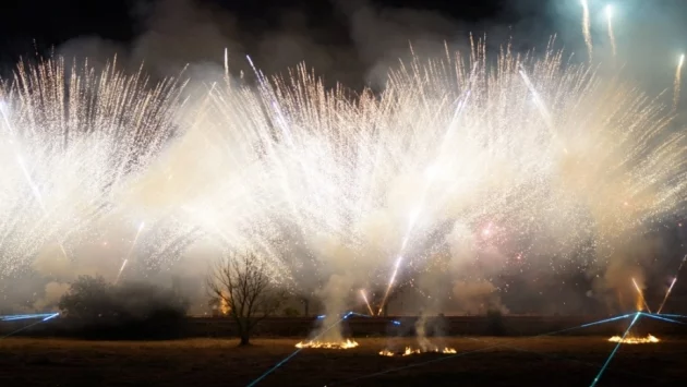 Грандиозно светлинно, музикално и арт шоу зарадва над 5000 край Марица