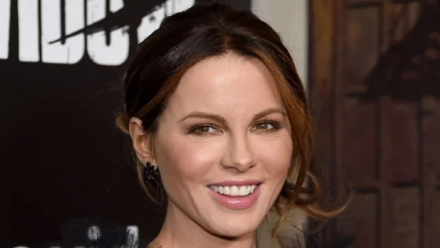 Кейт Бекинсейл купонясва в София (видео)