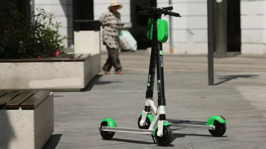 Кое е момичето, хвърчало със 120 км/ч по магистралите? (ВИДЕО)