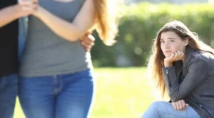 Как реагира всяка зодия, когато види бившия си с ново гадже