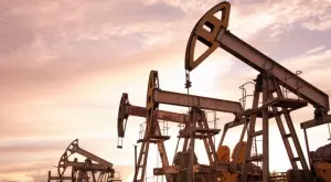 Цената на петрола се движи към седмична загуба за първи път от три седмици