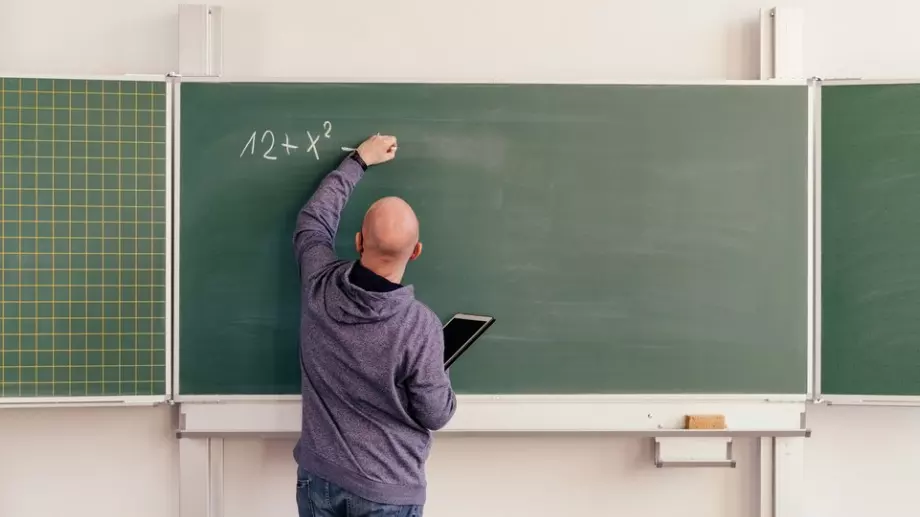 Предстои ново повишаване на учителските заплати 