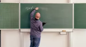 МОН обяви новите учителски заплати