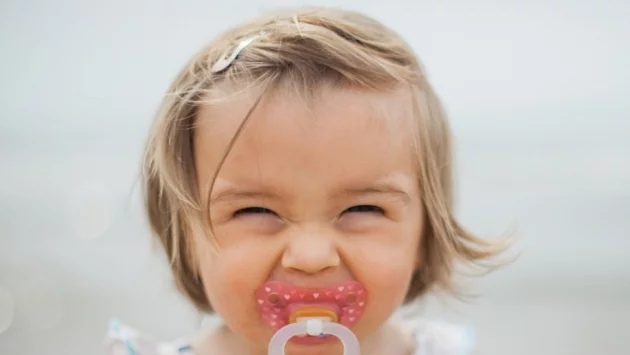 Бебето и биберонът – вечната сага