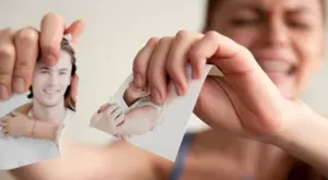 Двойките, които дълго отлагат брака, по-често се разделят