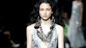 Българка дефилира за Armani