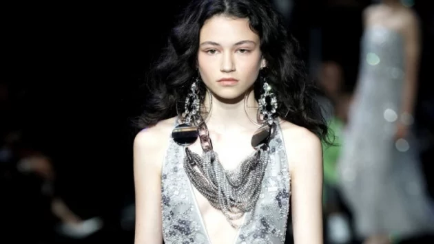 Българка дефилира за Armani