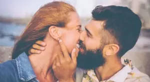 12 сладки неща, които да му кажеш, когато те попита "Защо ме обичаш?"