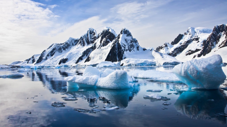 Огромно покрито с лед езеро в Антарктида изчезна внезапно и