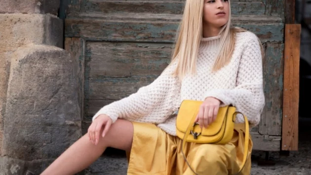 In love: Пола с пуловер 