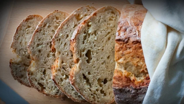 Домашен хляб с пащърнак и сирене