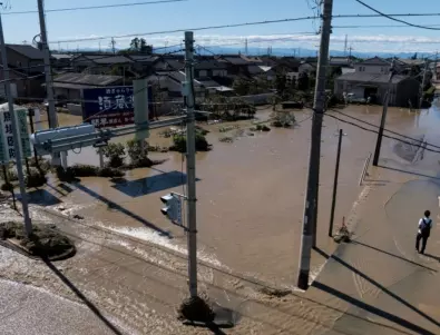 Евакуират 17 000 японци заради тайфун 