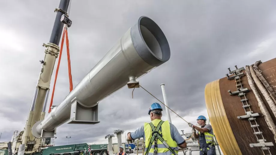 OMV оспорва глобата за "Северен поток 2", влага още пари в него