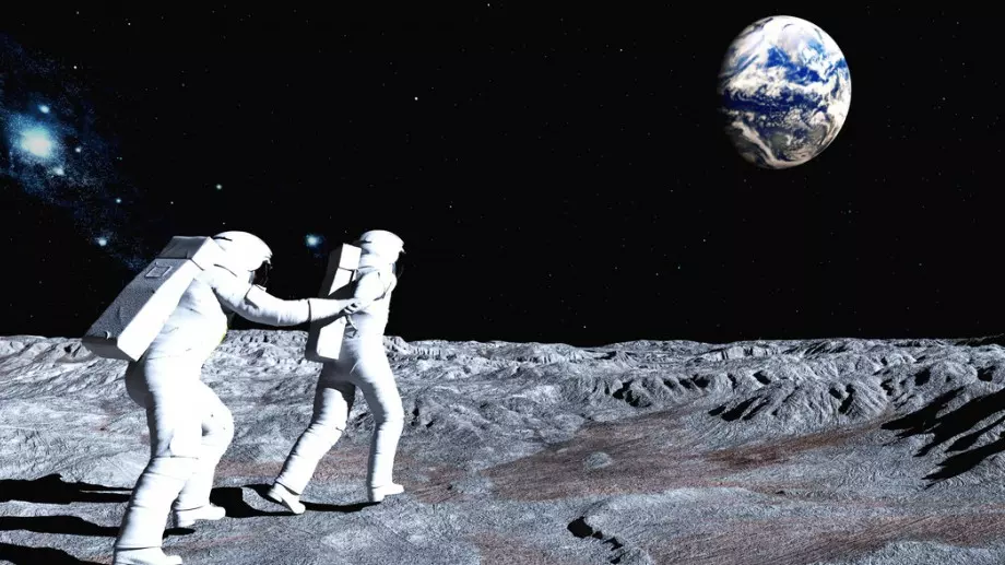 НАСА ще изпрати първата жена на Луната