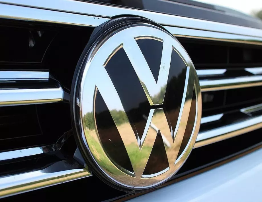 Volkswagen губи по 2 млрд. евро на седмица