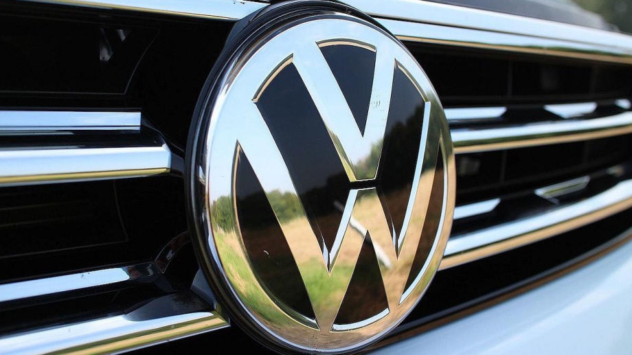 Автомобилният гигант Volkswagen обяви че е постигнал споразумение по твърденията