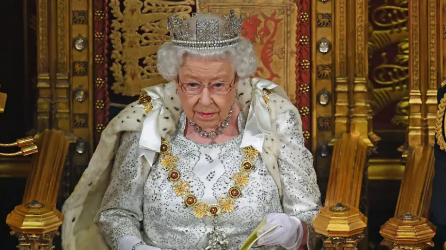 Кралица Елизабет II е с Covid- 19