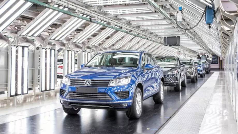 Volkswagen свива наполовина автомобилите на бензин и дизел
