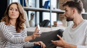 Ето как социалните мрежи съсипват връзката ви 