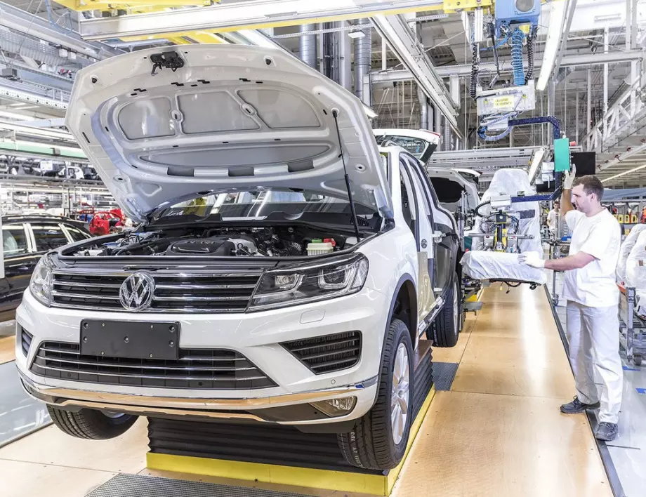 Volkswagen още не е затворила всичките си заводи в Европа, но скоро ще го стори